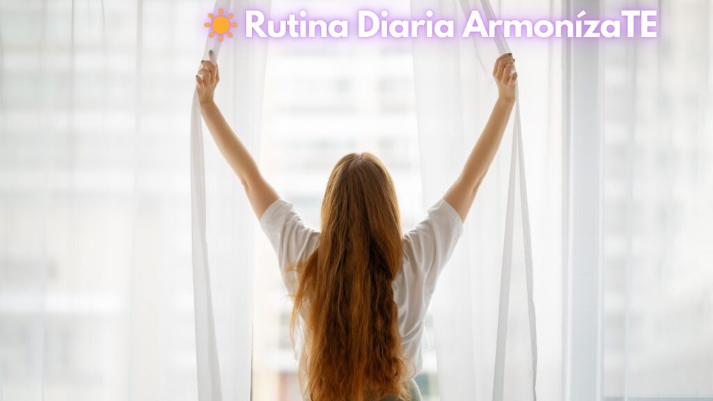 Mujer disfrutando calma en su hogar con el Método ArmonízaTE.