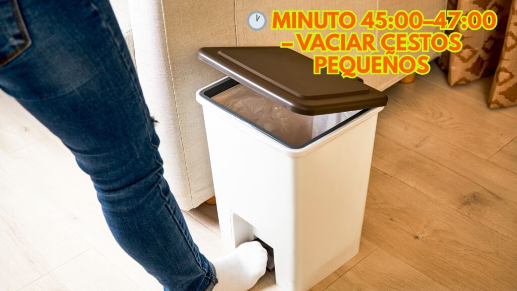 Vaciar cestos pequeños como parte de la Rutina Diaria ArmonízaTE.