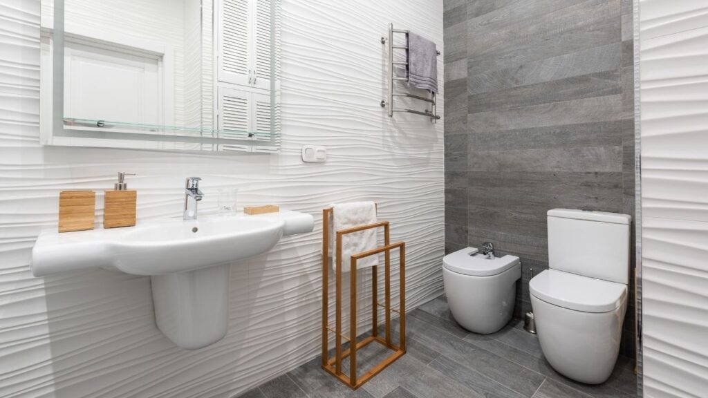 Trucos de hotel y de abuela para baño limpio y perfumado.